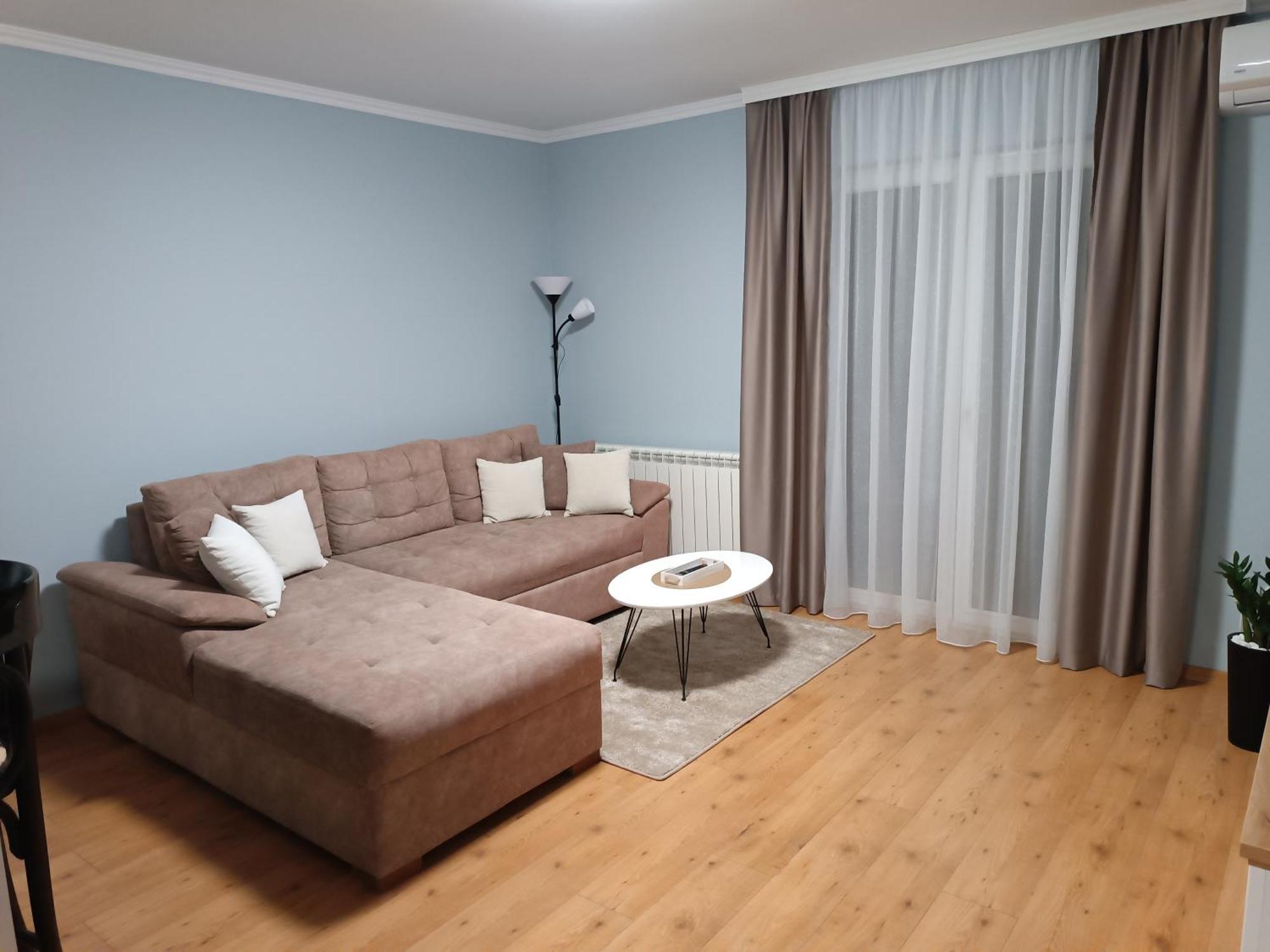 Jela Apartment *